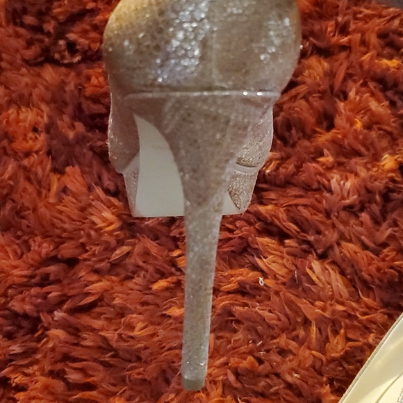 Beautiful platform peep toe shoe - Picture 3 of 3